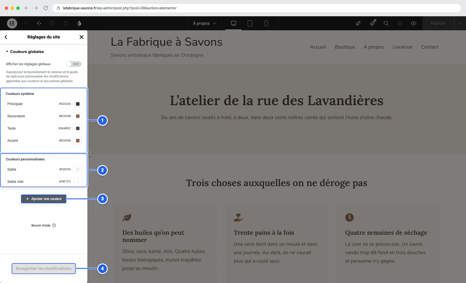 Le panneau Réglages du site ouvert sur Couleurs globales : quatre couleurs système et deux couleurs personnalisées, avec leur code hexadécimal.